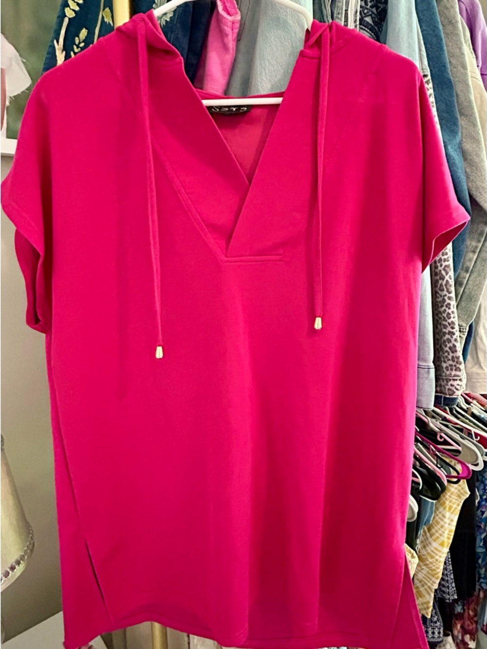 SSYS V-Neck Hooded Tunic Top in Fuchsia